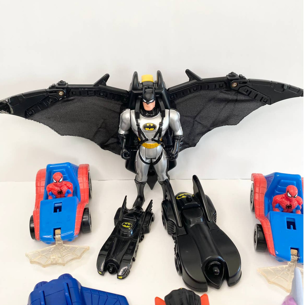 VINTAGE 1990'S MARVEL and DC COMIC Toy Bundle of 11 Pieces - Picture 4 of 10